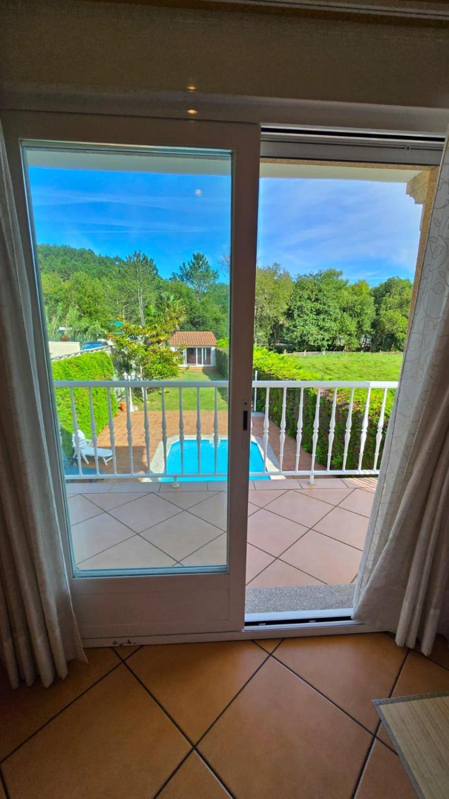 Major Beach And Lake Pontevedra Exterior photo
